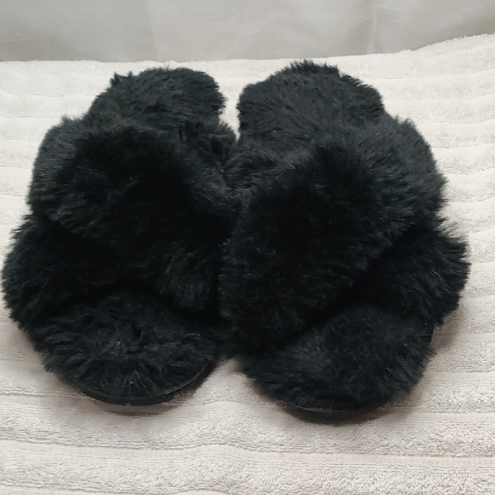 Secret Treasures‎ Black Fuzzy Slippers